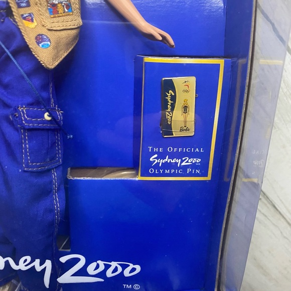 Sydney 2000 Olympic Pin Collector Doll - Picture 3 of 6